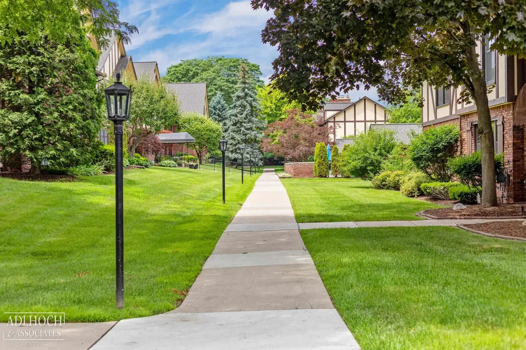 1750 Vernier Road Grosse Pointe Woods City MI 48236