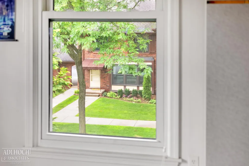 1750 Vernier Road Grosse Pointe Woods City MI 48236