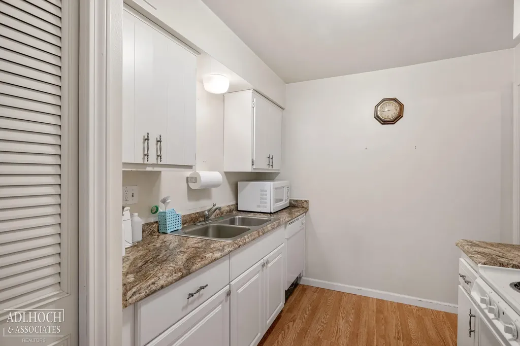 1750 Vernier Road Grosse Pointe Woods City MI 48236