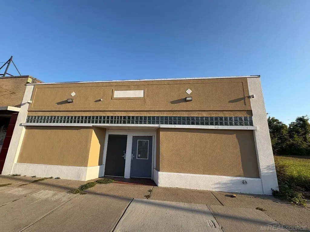 5117 E 7 Mile Road Detroit City MI 48234