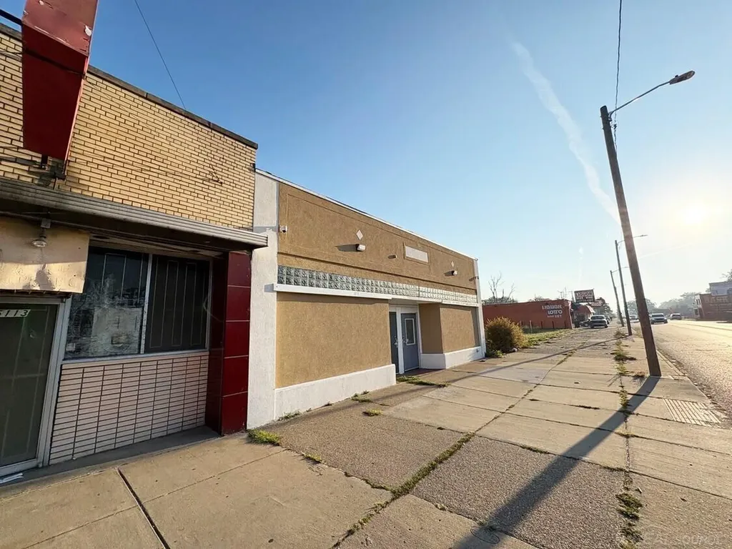 5117 E 7 Mile Road Detroit City MI 48234