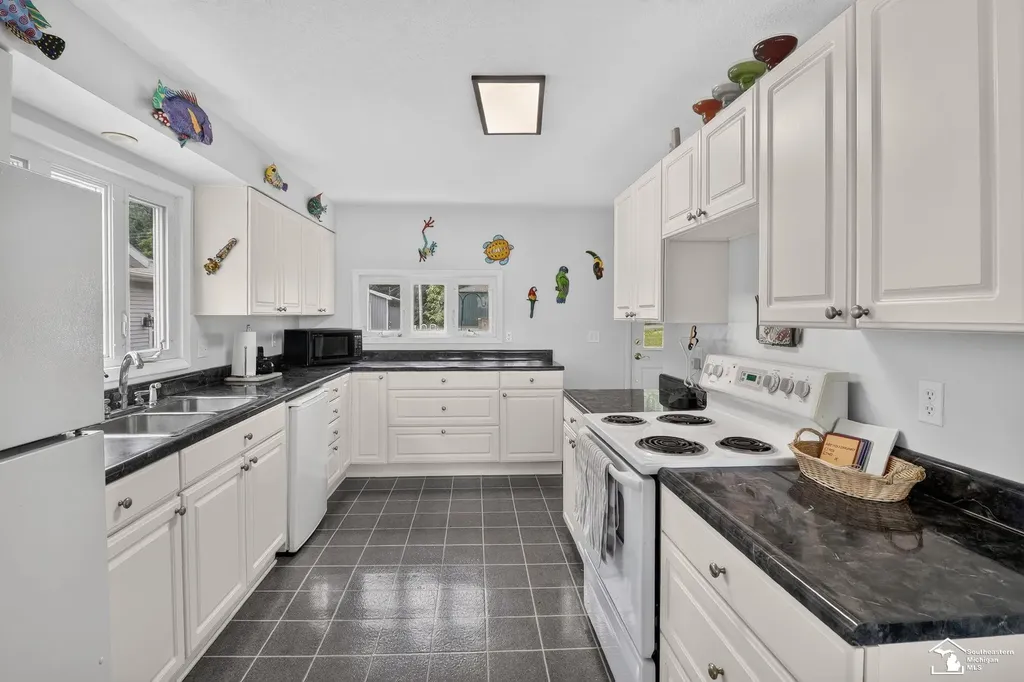 736 Lakeview Drive Columbia Township MI 49234