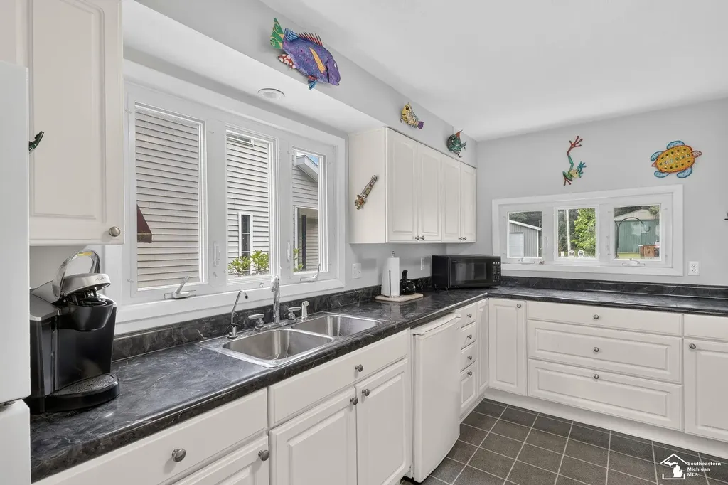 736 Lakeview Drive Columbia Township MI 49234