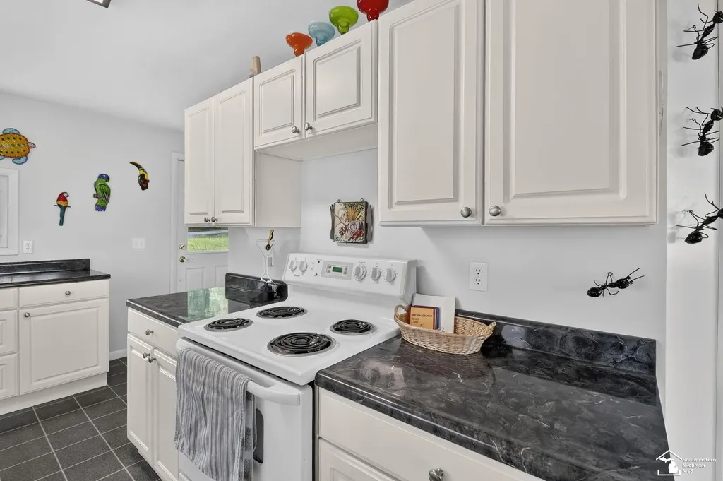 736 Lakeview Drive Columbia Township MI 49234