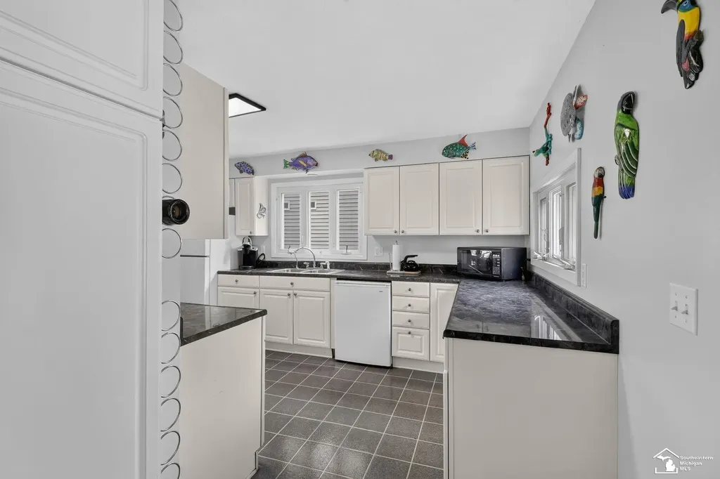 736 Lakeview Drive Columbia Township MI 49234