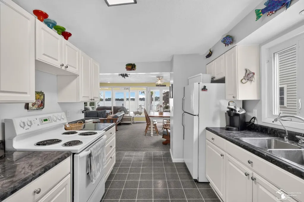 736 Lakeview Drive Columbia Township MI 49234