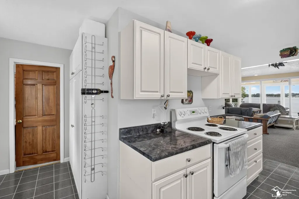 736 Lakeview Drive Columbia Township MI 49234