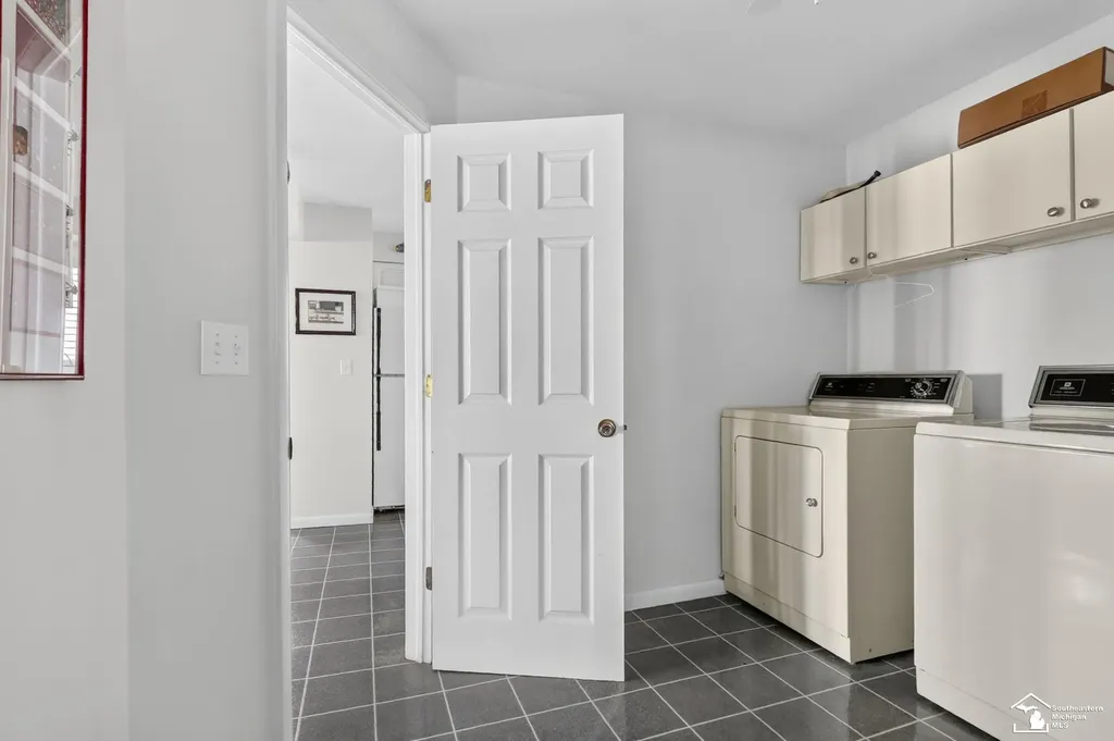 736 Lakeview Drive Columbia Township MI 49234