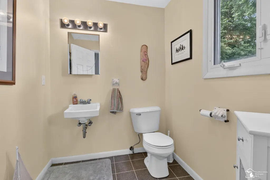 736 Lakeview Drive Columbia Township MI 49234