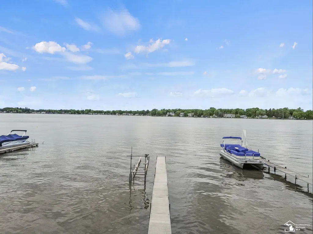 736 Lakeview Drive Columbia Township MI 49234