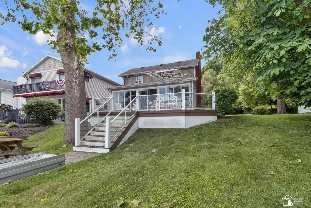 736 Lakeview Drive Columbia Township MI 49234