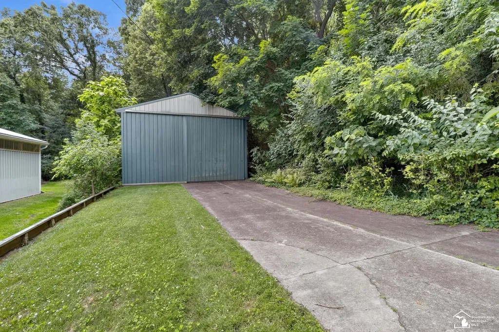 736 Lakeview Drive Columbia Township MI 49234