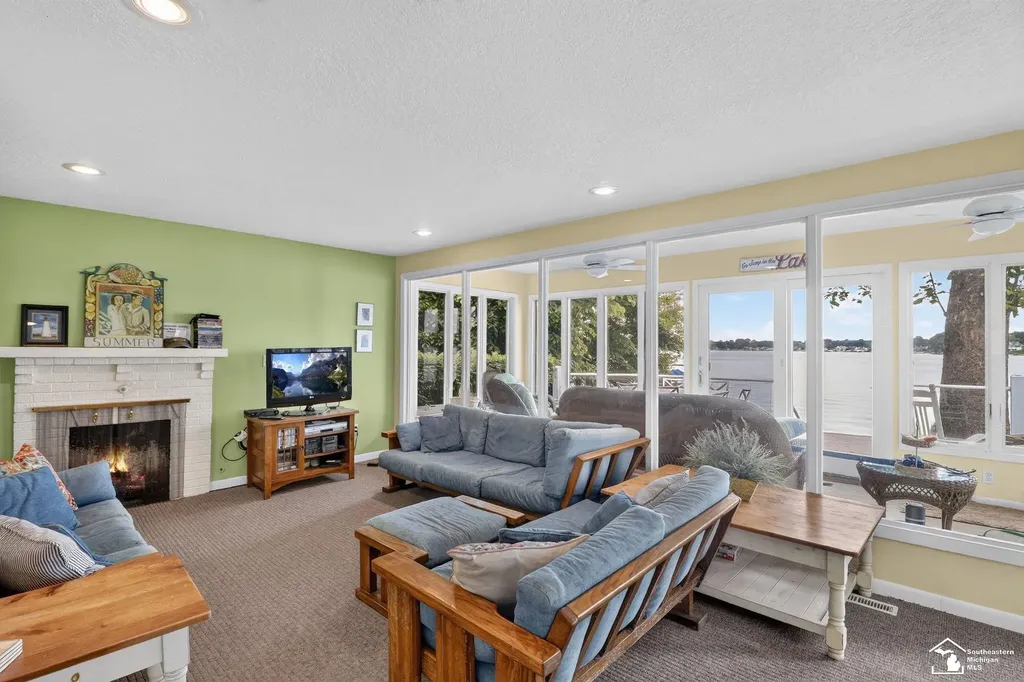736 Lakeview Drive Columbia Township MI 49234