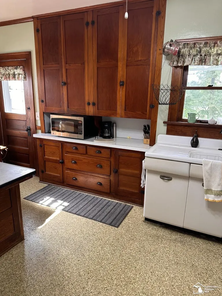 275 W Vesey Street Petersburg City MI 49270
