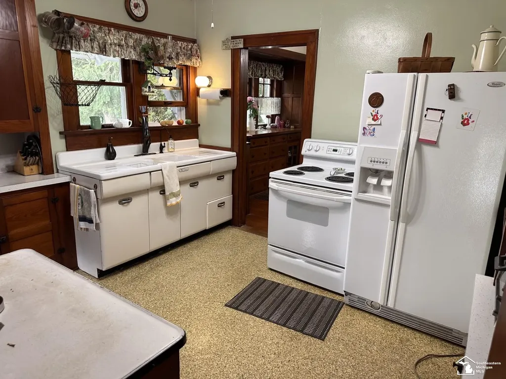 275 W Vesey Street Petersburg City MI 49270