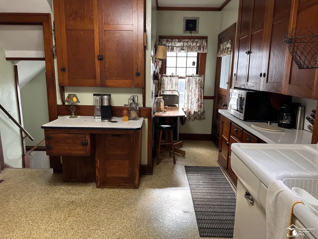 275 W Vesey Street Petersburg City MI 49270