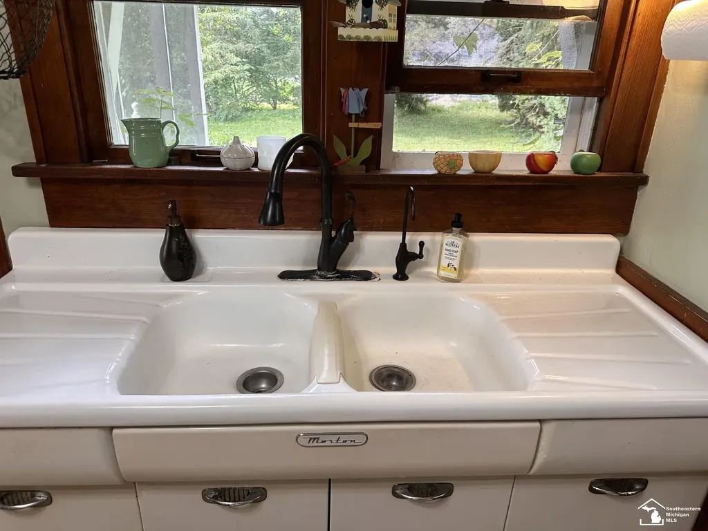 275 W Vesey Street Petersburg City MI 49270