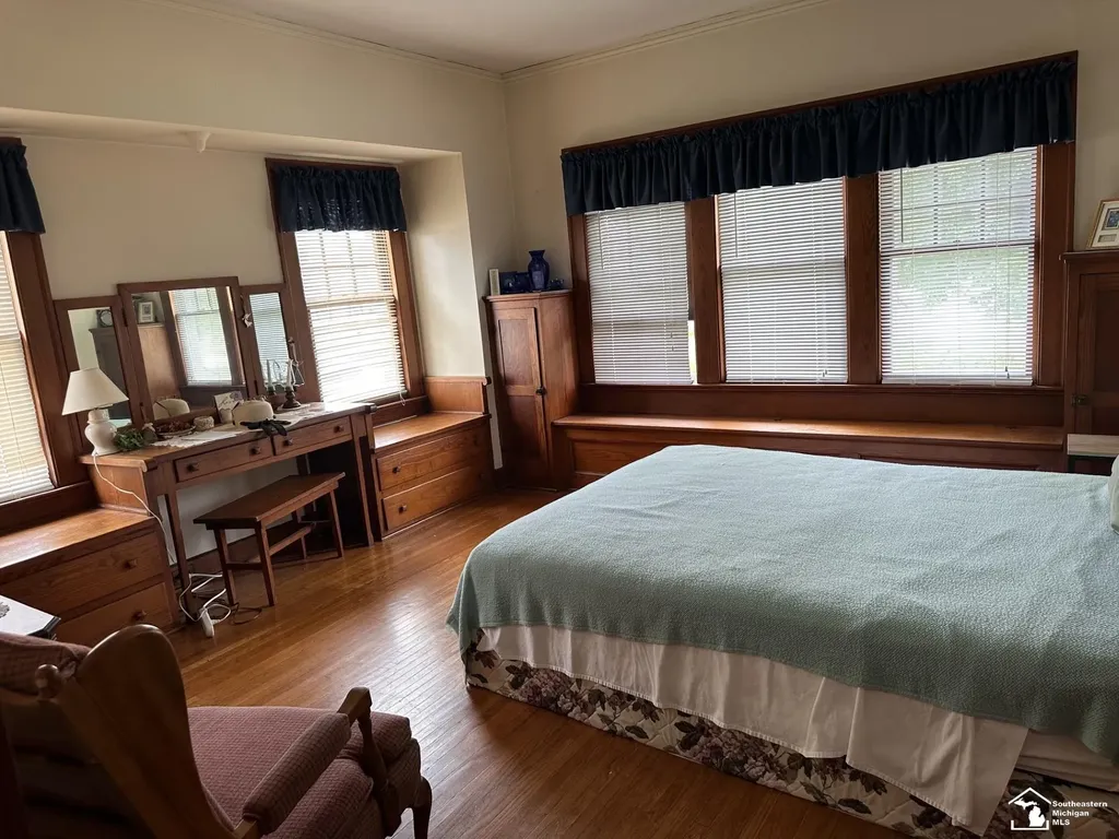 275 W Vesey Street Petersburg City MI 49270