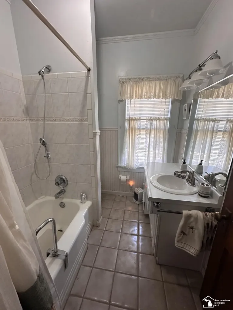 275 W Vesey Street Petersburg City MI 49270