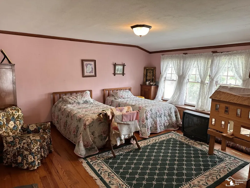 275 W Vesey Street Petersburg City MI 49270