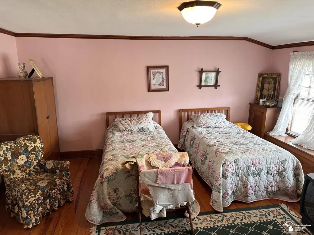 275 W Vesey Street Petersburg City MI 49270