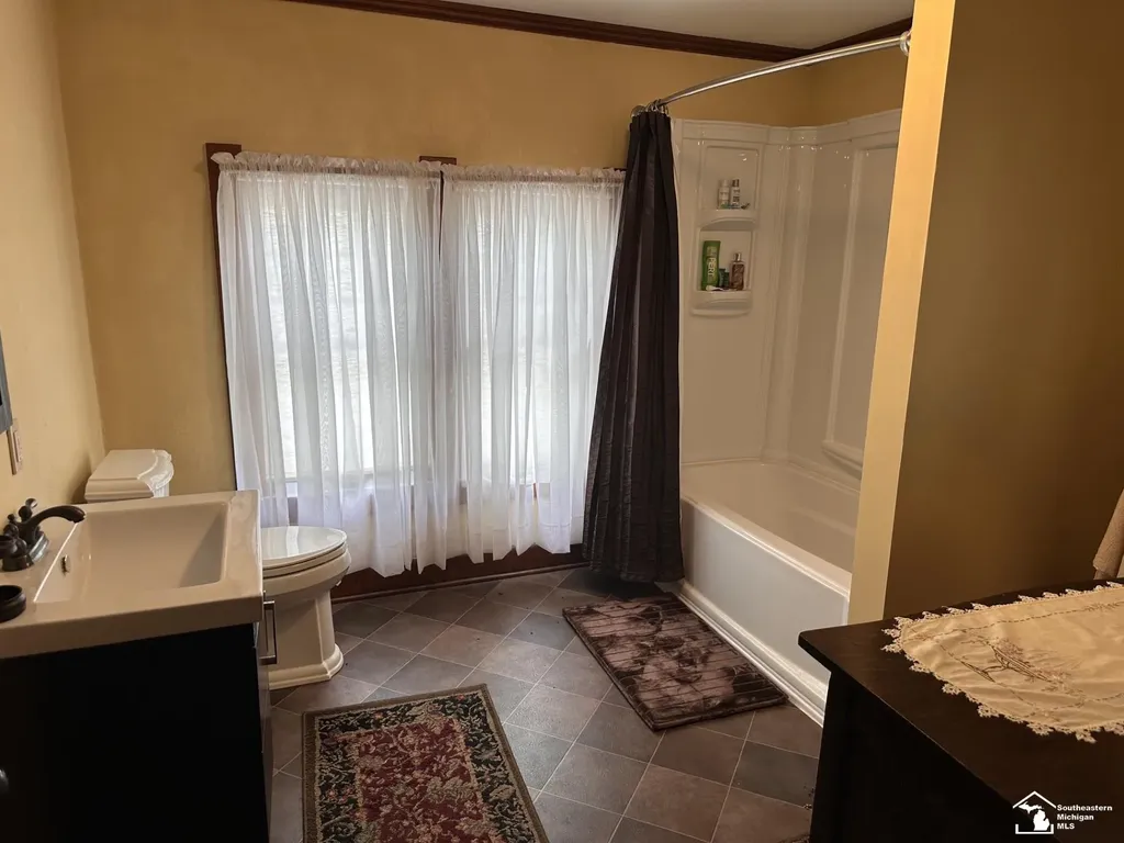 275 W Vesey Street Petersburg City MI 49270