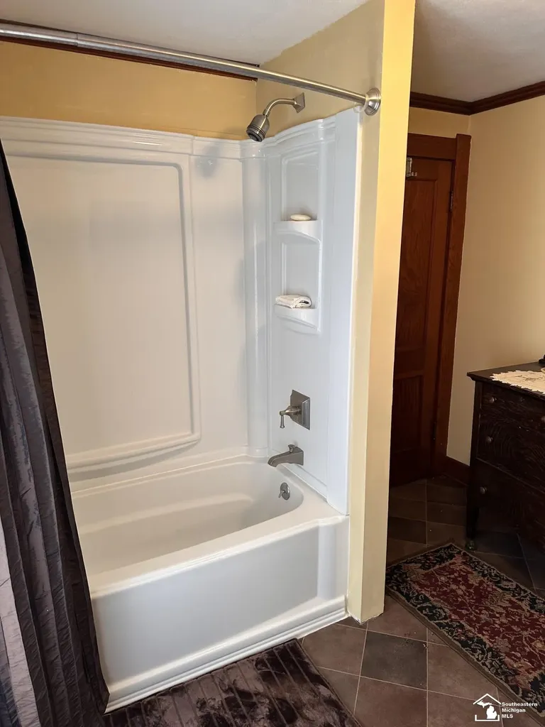 275 W Vesey Street Petersburg City MI 49270
