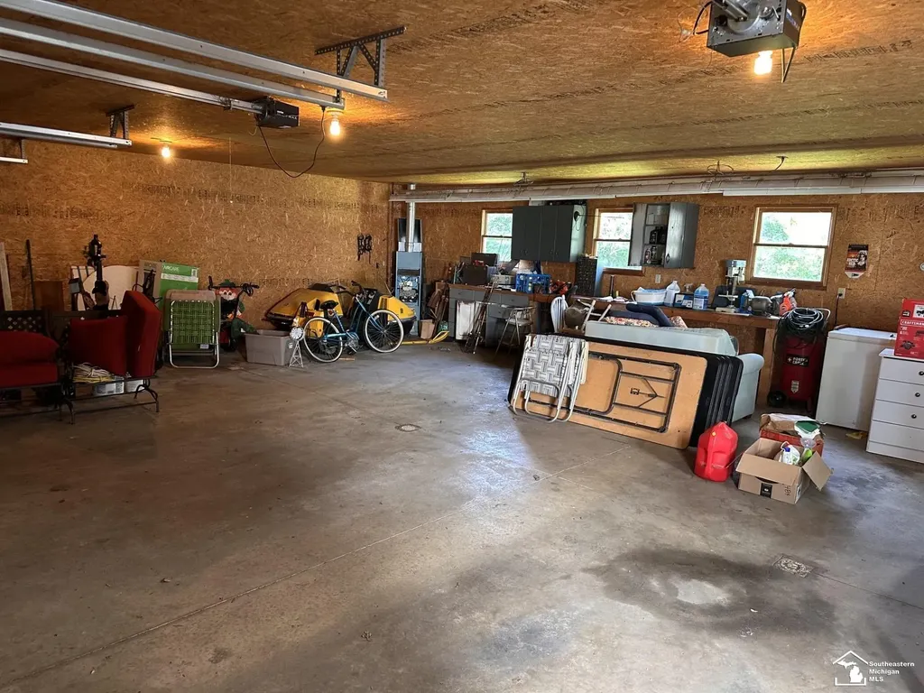 275 W Vesey Street Petersburg City MI 49270