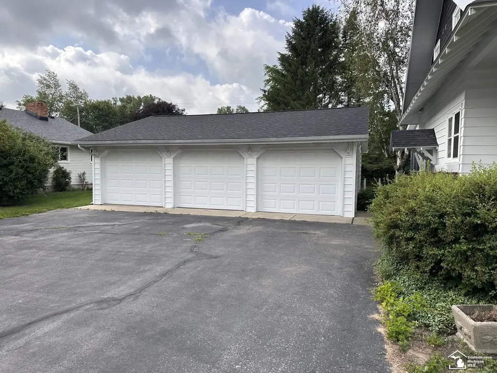 275 W Vesey Street Petersburg City MI 49270