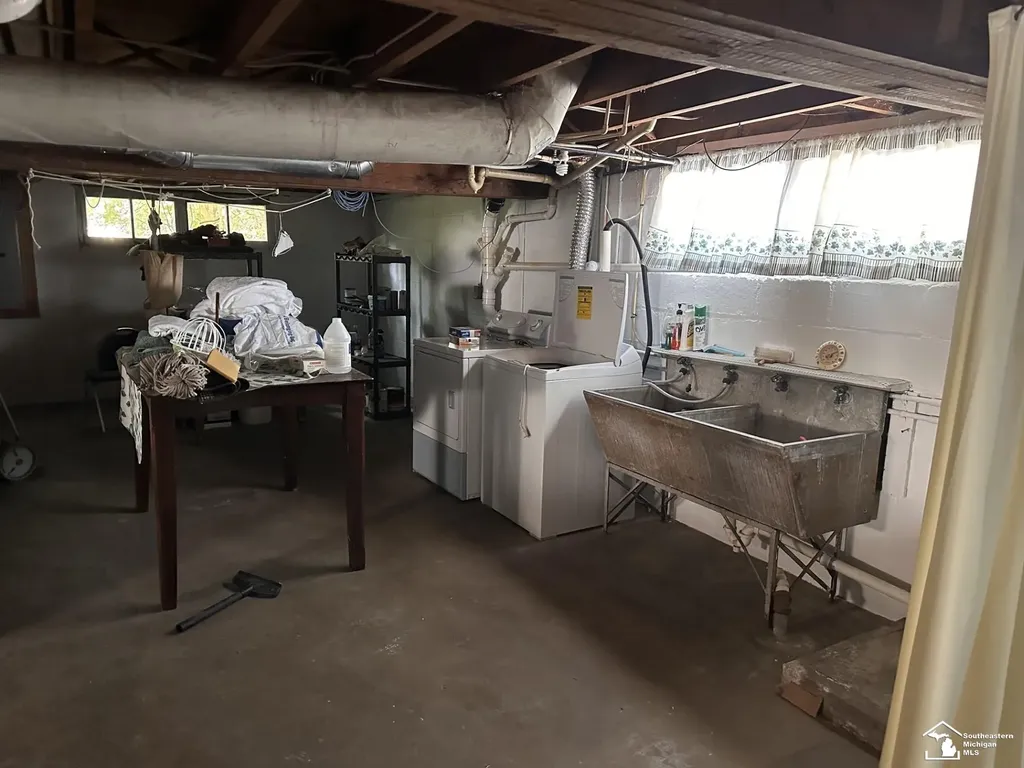 275 W Vesey Street Petersburg City MI 49270