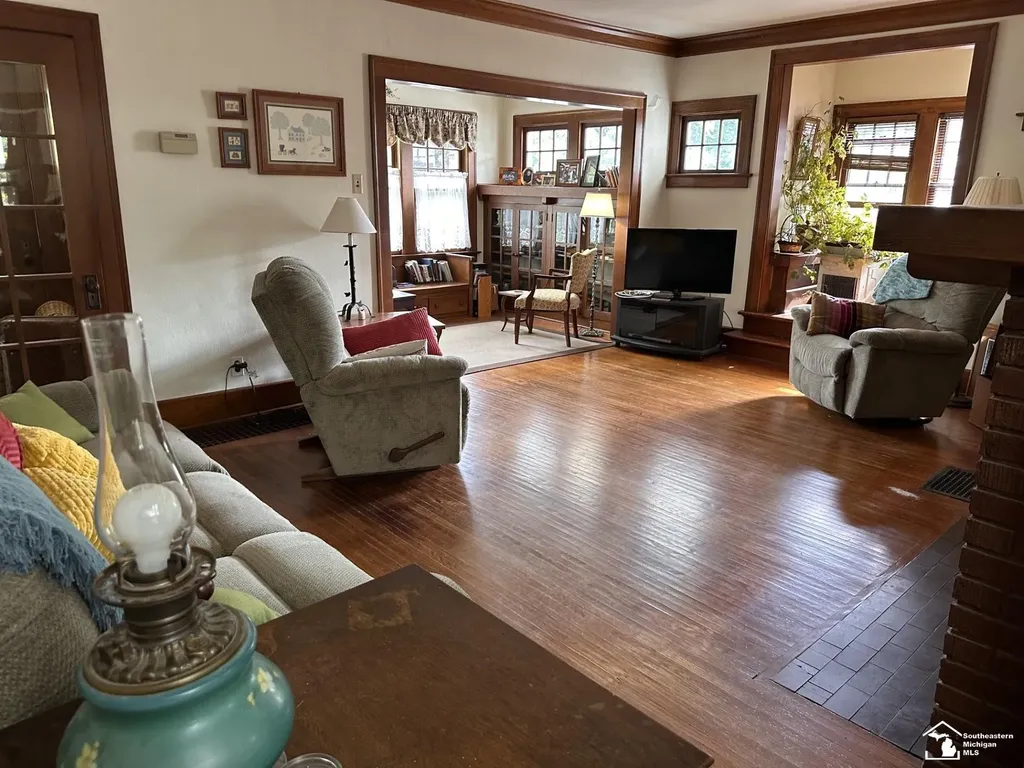 275 W Vesey Street Petersburg City MI 49270