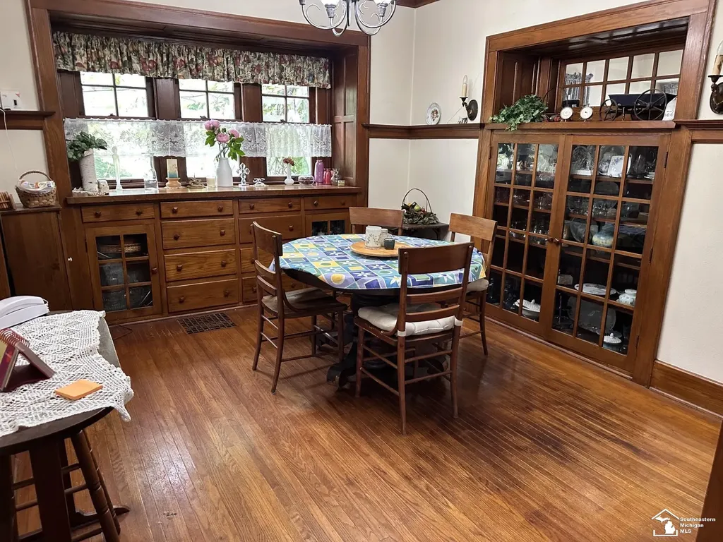 275 W Vesey Street Petersburg City MI 49270