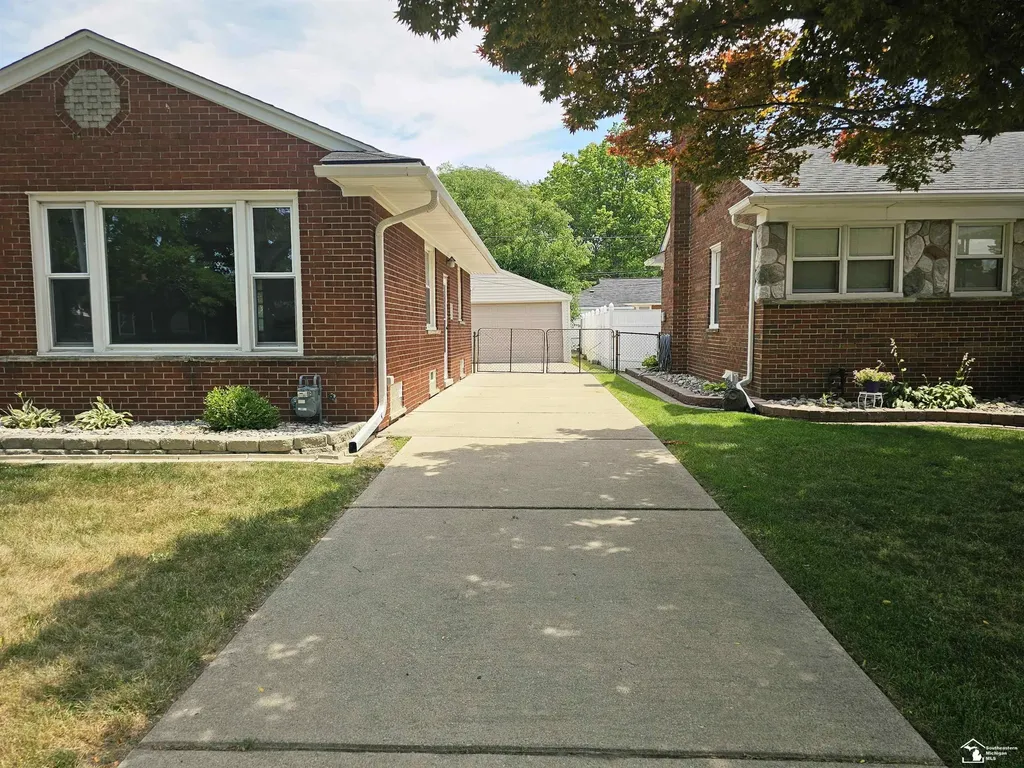2955 Bridge Street Trenton City MI 48183