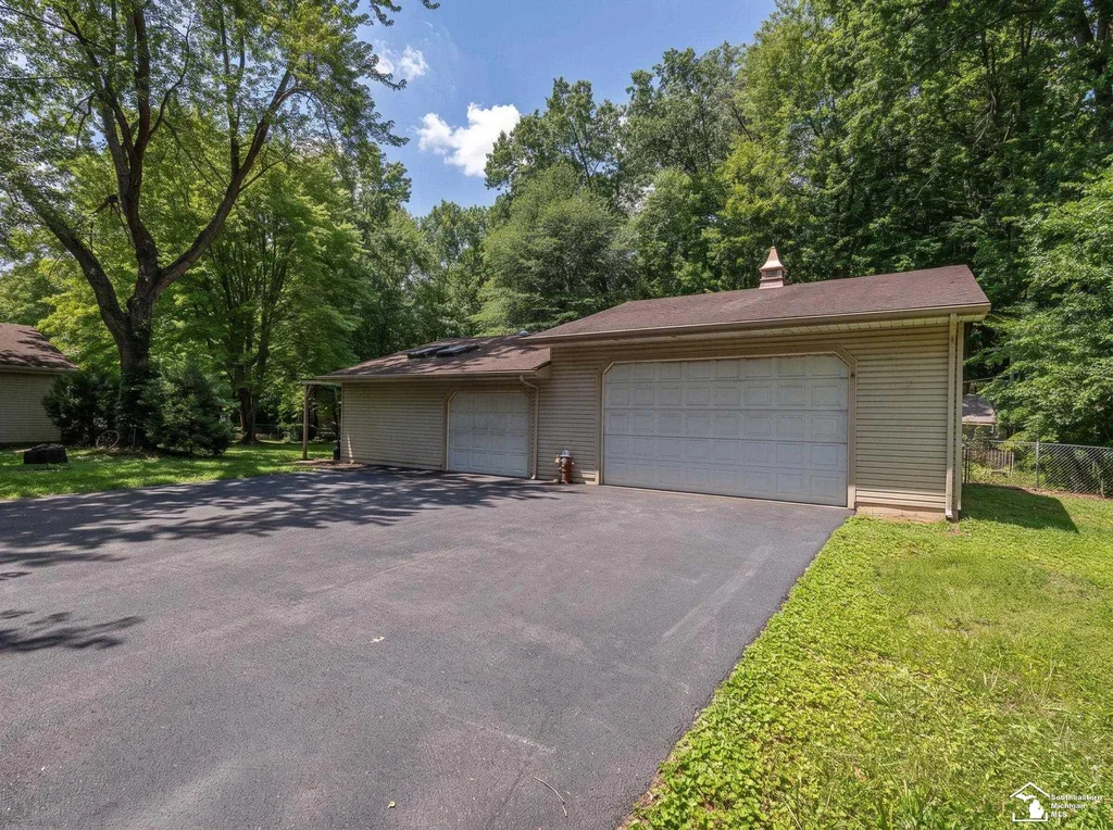 6975 Sarah Street Bedford Township MI 48182