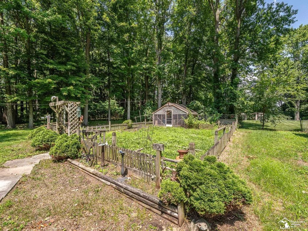 6975 Sarah Street Bedford Township MI 48182