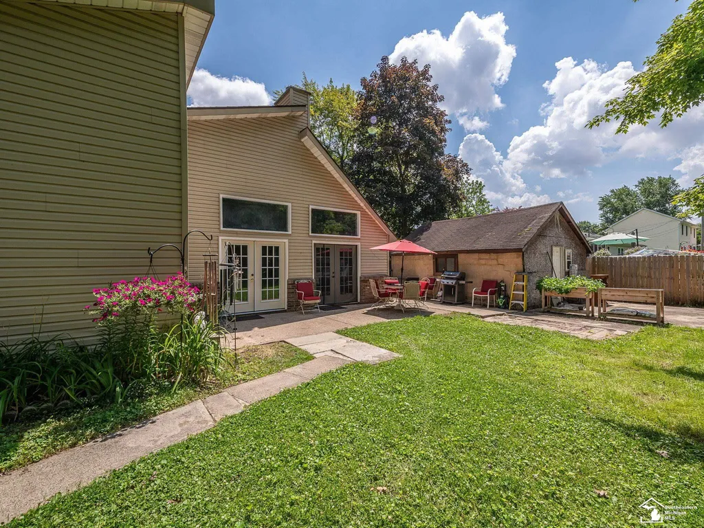 6975 Sarah Street Bedford Township MI 48182