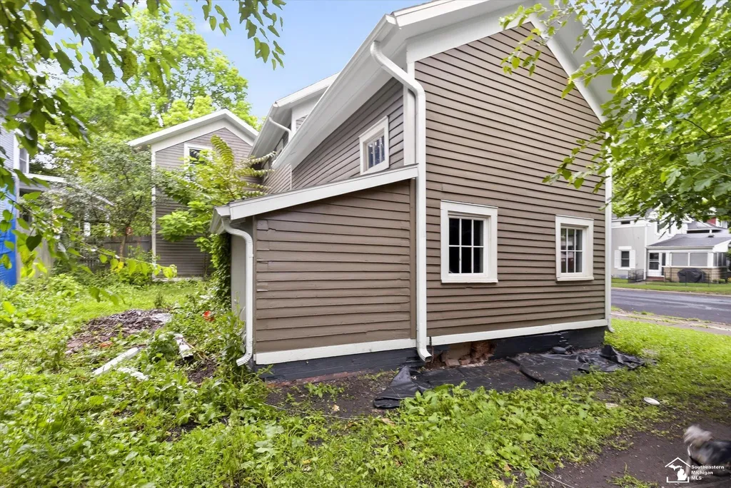 503 Dennis Street Adrian City MI 49221