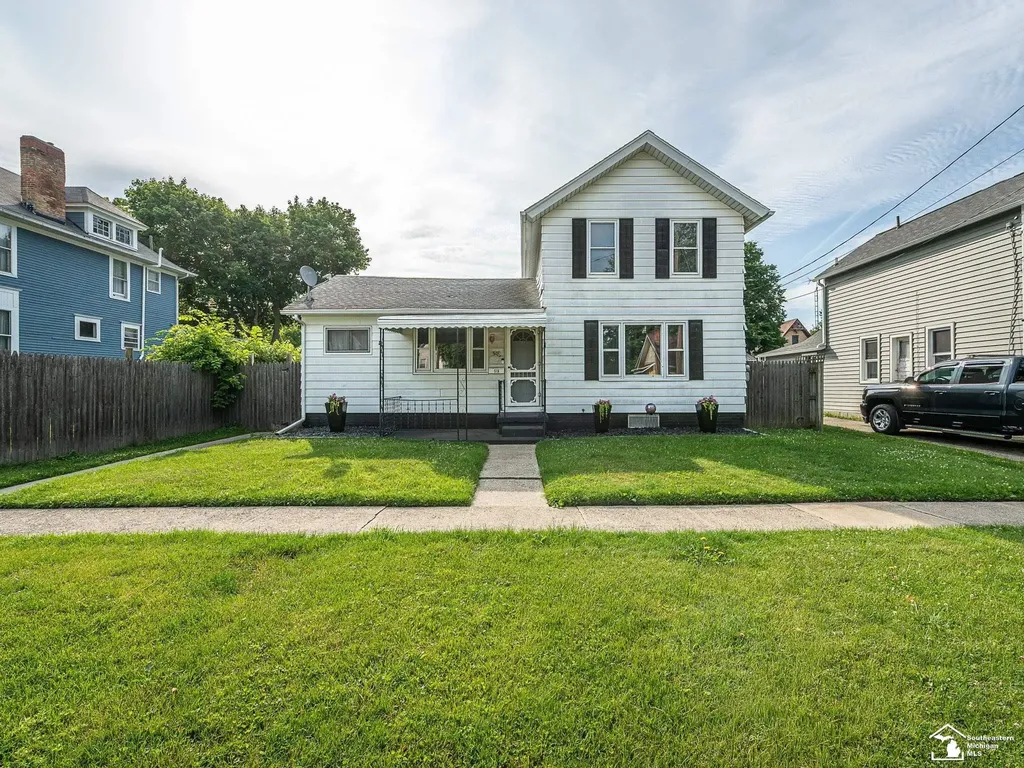 518 Comstock Street Adrian City MI 49221