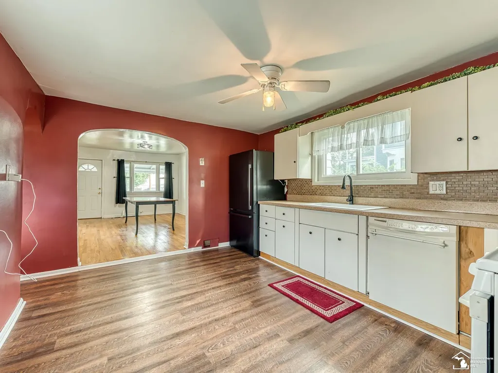 518 Comstock Street Adrian City MI 49221