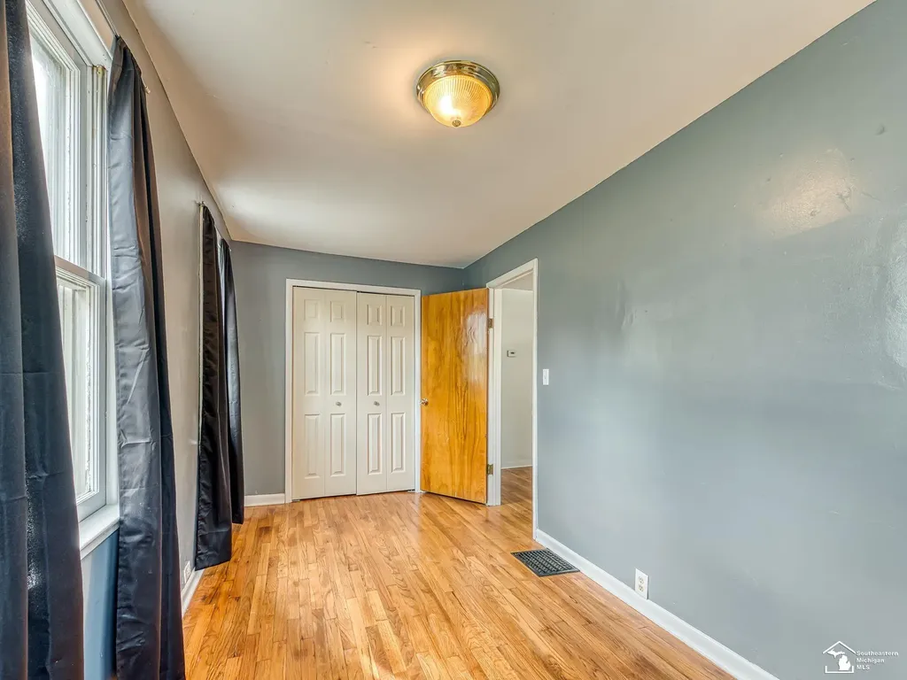 518 Comstock Street Adrian City MI 49221