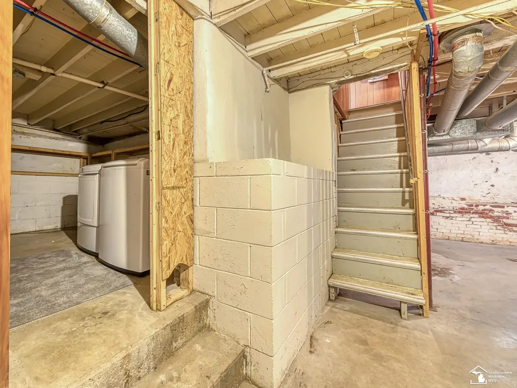 518 Comstock Street Adrian City MI 49221