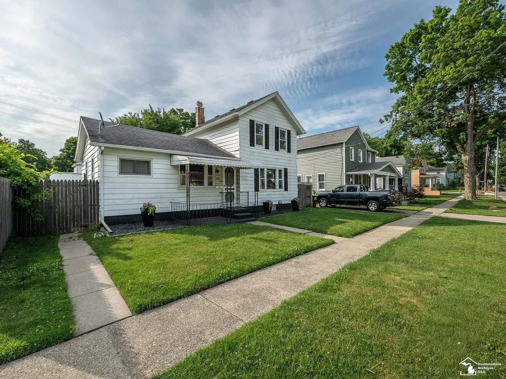 518 Comstock Street Adrian City MI 49221