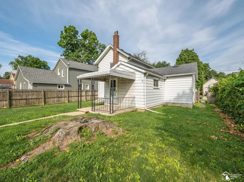 518 Comstock Street Adrian City MI 49221