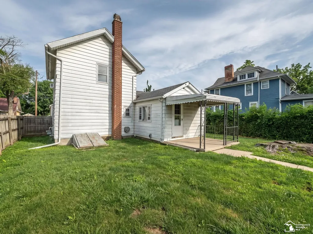 518 Comstock Street Adrian City MI 49221