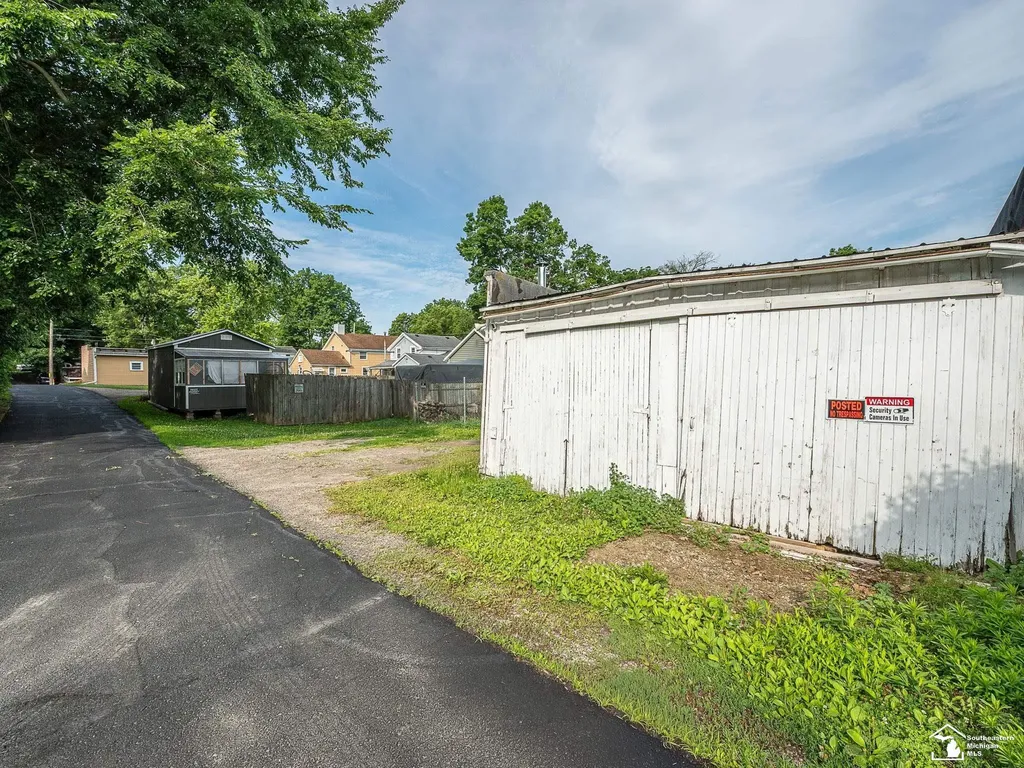 518 Comstock Street Adrian City MI 49221