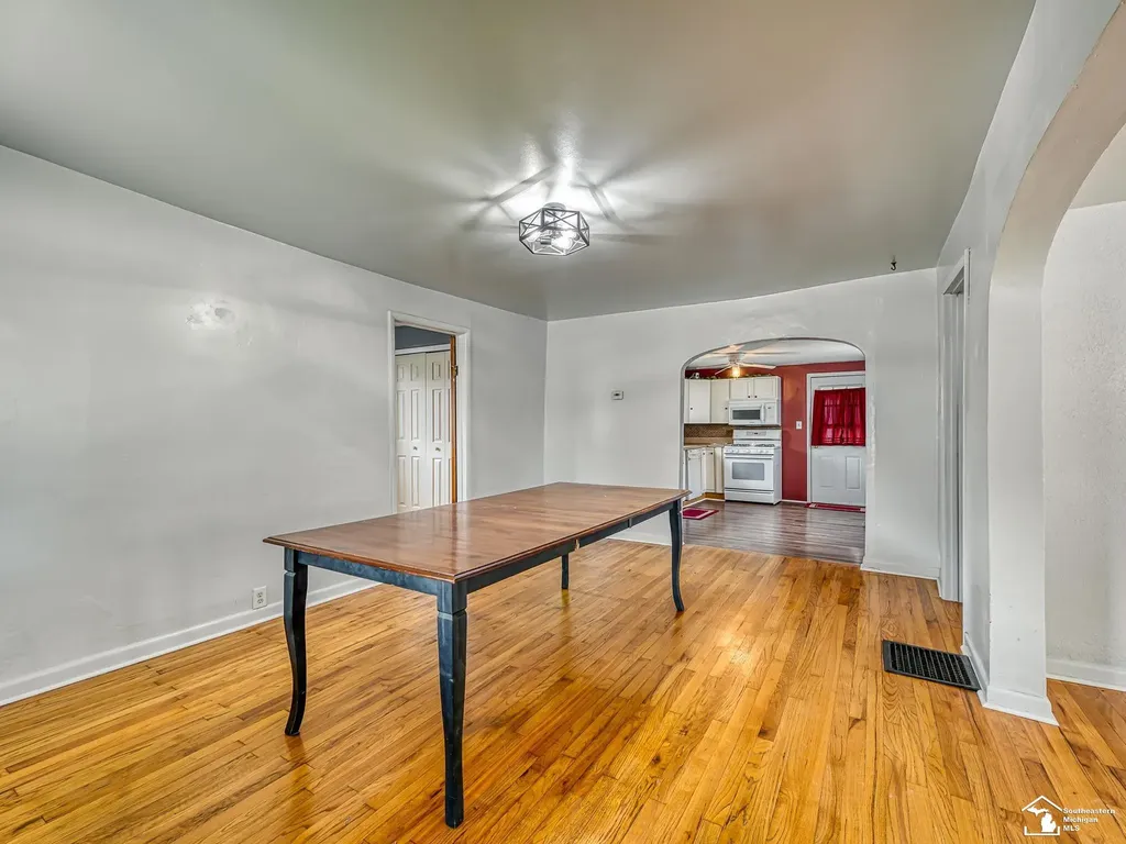 518 Comstock Street Adrian City MI 49221