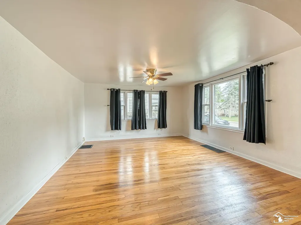518 Comstock Street Adrian City MI 49221