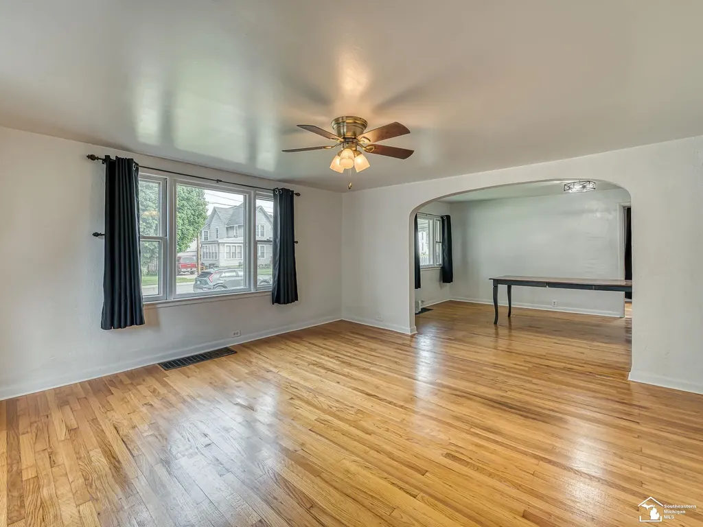 518 Comstock Street Adrian City MI 49221
