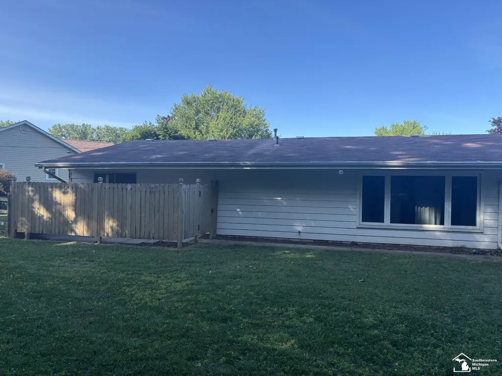 3265 Edgevale Drive Bedford Township MI 48144