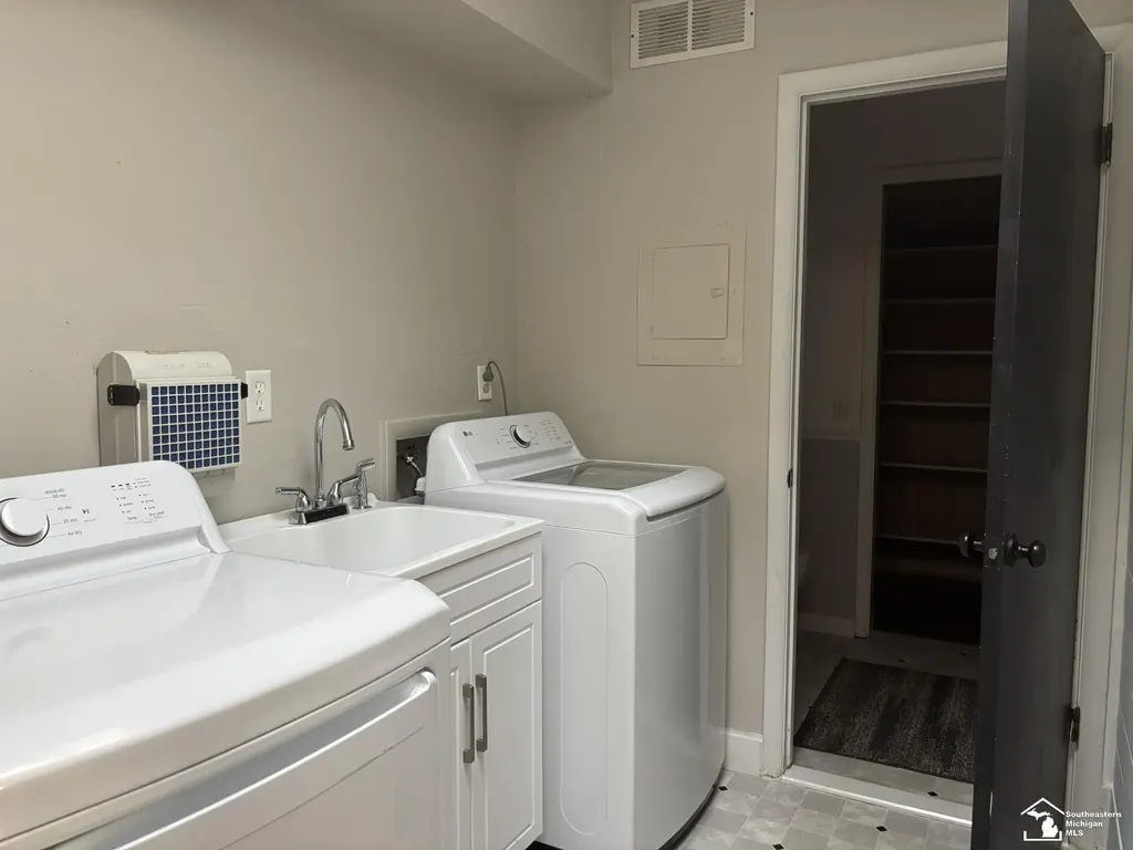 3265 Edgevale Drive Bedford Township MI 48144
